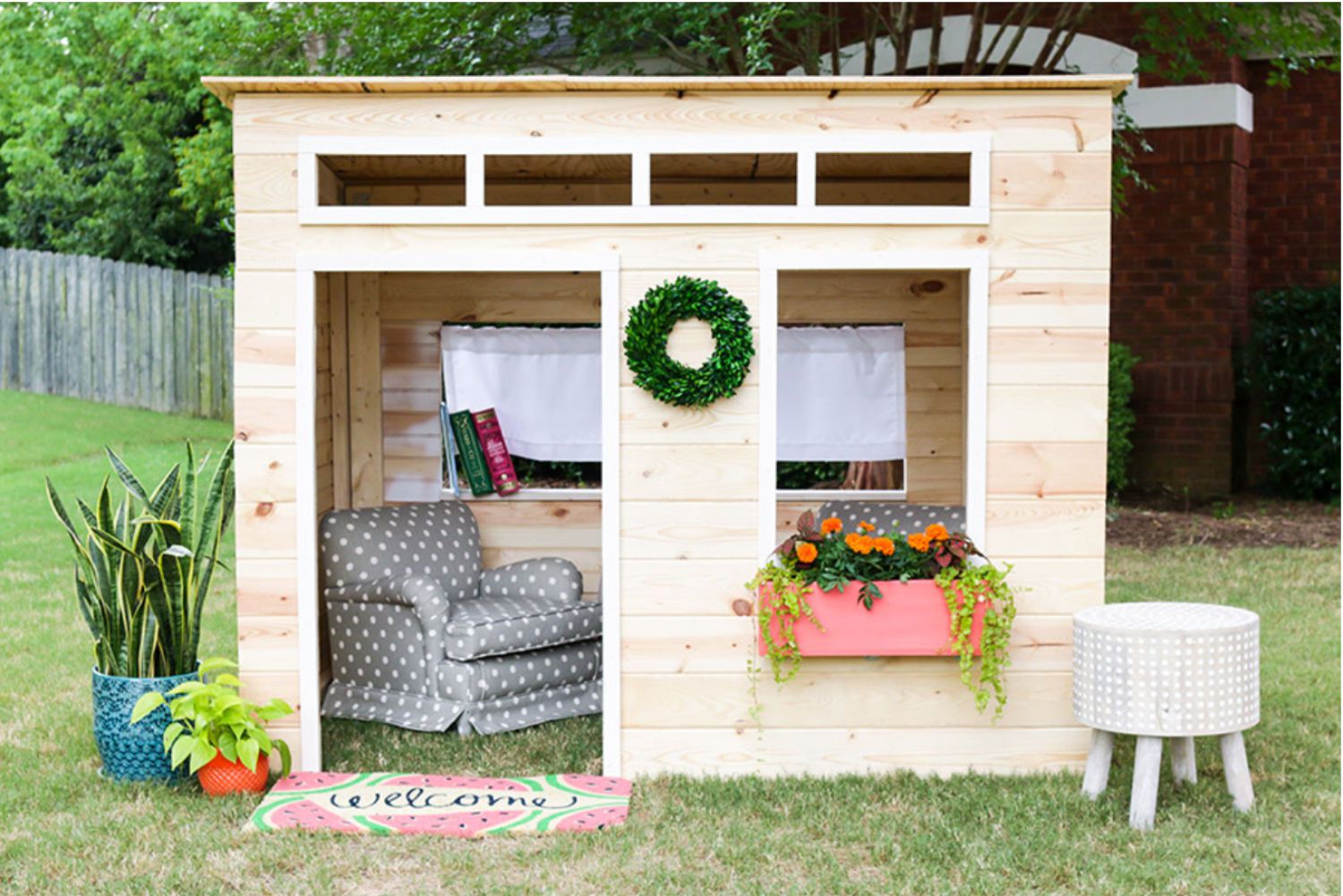 DIY Outdoor Playhouse Decoration Ideas